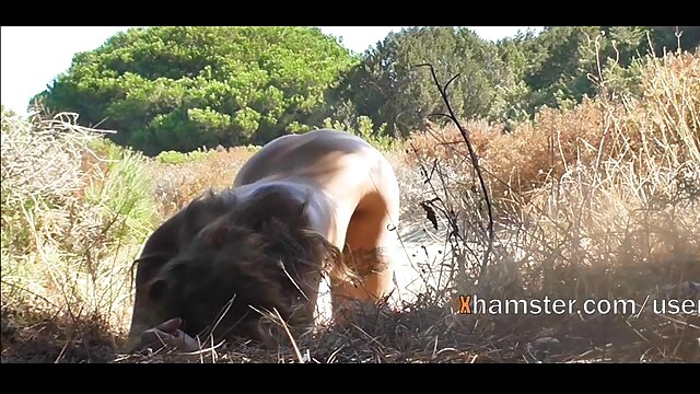 Гайхалтай : Хар арьст өсвөр насныхан болон BFF-ийн цээжтэй ээж ваннд пизэг идэж байна Хөргөх порно кино