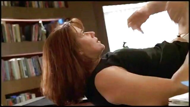 Гайхалтай :  Муруй шаргал үстэй, бие бялдар сайтай дасгалжуулагч хоосон биеийн тамирын зааланд хосолдог Хөргөх порно кино 
