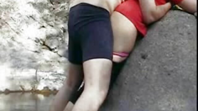Гайхалтай :  Brunette MILF өсвөр насныханд лесбиян сексийн ашиг тусыг олж мэдэхэд тусалдаг Хөргөх порно кино 