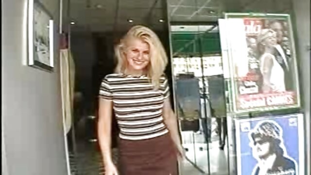 Гайхалтай : Чех нимфос түүнийг тод дур тавилтад хүргэхийн тулд дөрвөн найз руу утасдав Хөргөх порно кино