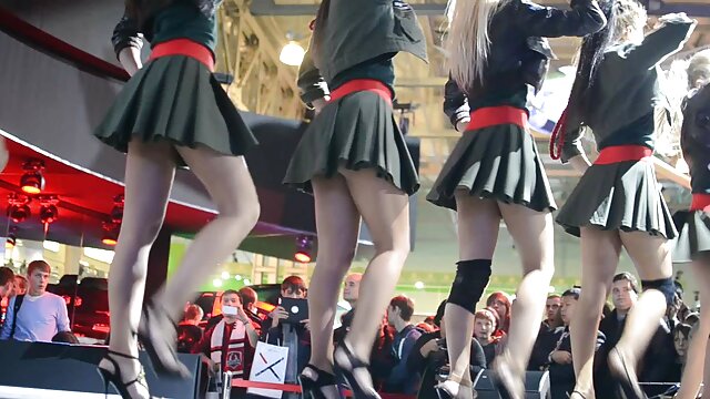 Гайхалтай :  Америкийн өсвөр насны охид Бритни, Сади нар дикийг хуваалцаж байна Хөргөх порно кино 