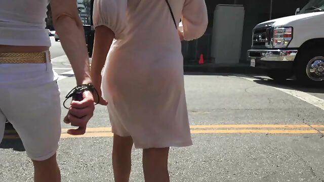 Гайхалтай :  Хөөрхөн шаргал үст загвар өмсөгч Хайди Холливуд зөв дик унаж байна Хөргөх порно кино 