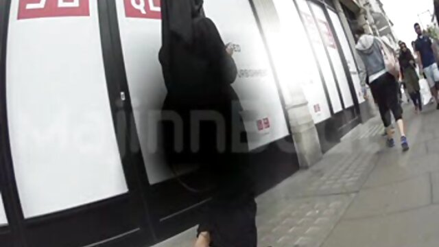 Гайхалтай : Шүүслэг өсвөр насны охин Жиллиан Жансон өөрийн хөөрхөн интоорыг үрж байна Хөргөх порно кино