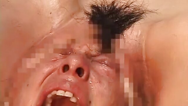 Гайхалтай :  Гурван супер эвэртэй лесбиян байна доош нь халуун дор шүршүүрт Хөргөх порно кино 